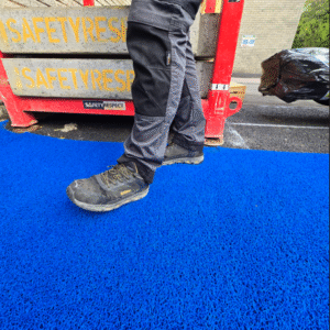 blue site carpet-spaghetti mat